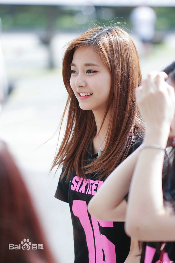 http://www.newswatch247.com/pics/star/pic/acf89d8b25fc7cd5963848f782cb0bb6.jpg