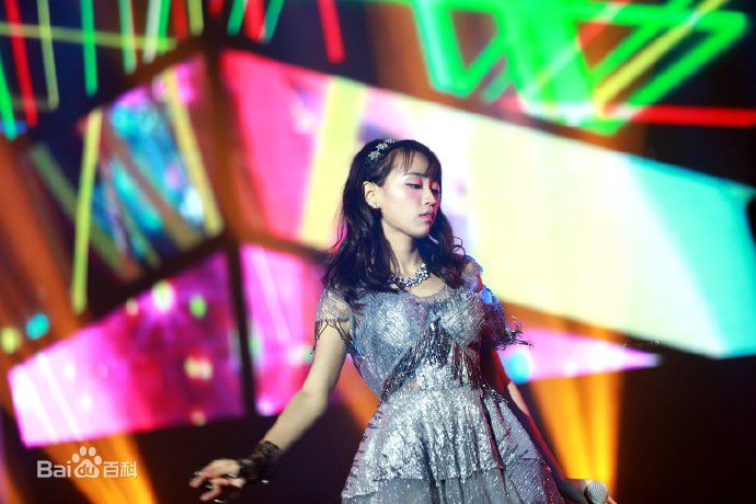 http://www.newswatch247.com/pics/star/pic/b18bdf6b29883df07eedd1b5cfb3688a.jpg