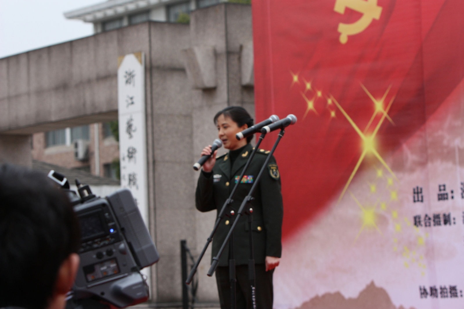 http://www.newswatch247.com/pics/star/pic/b1d56ba7e8dd3d4a1b8b92a416f14e78.jpg