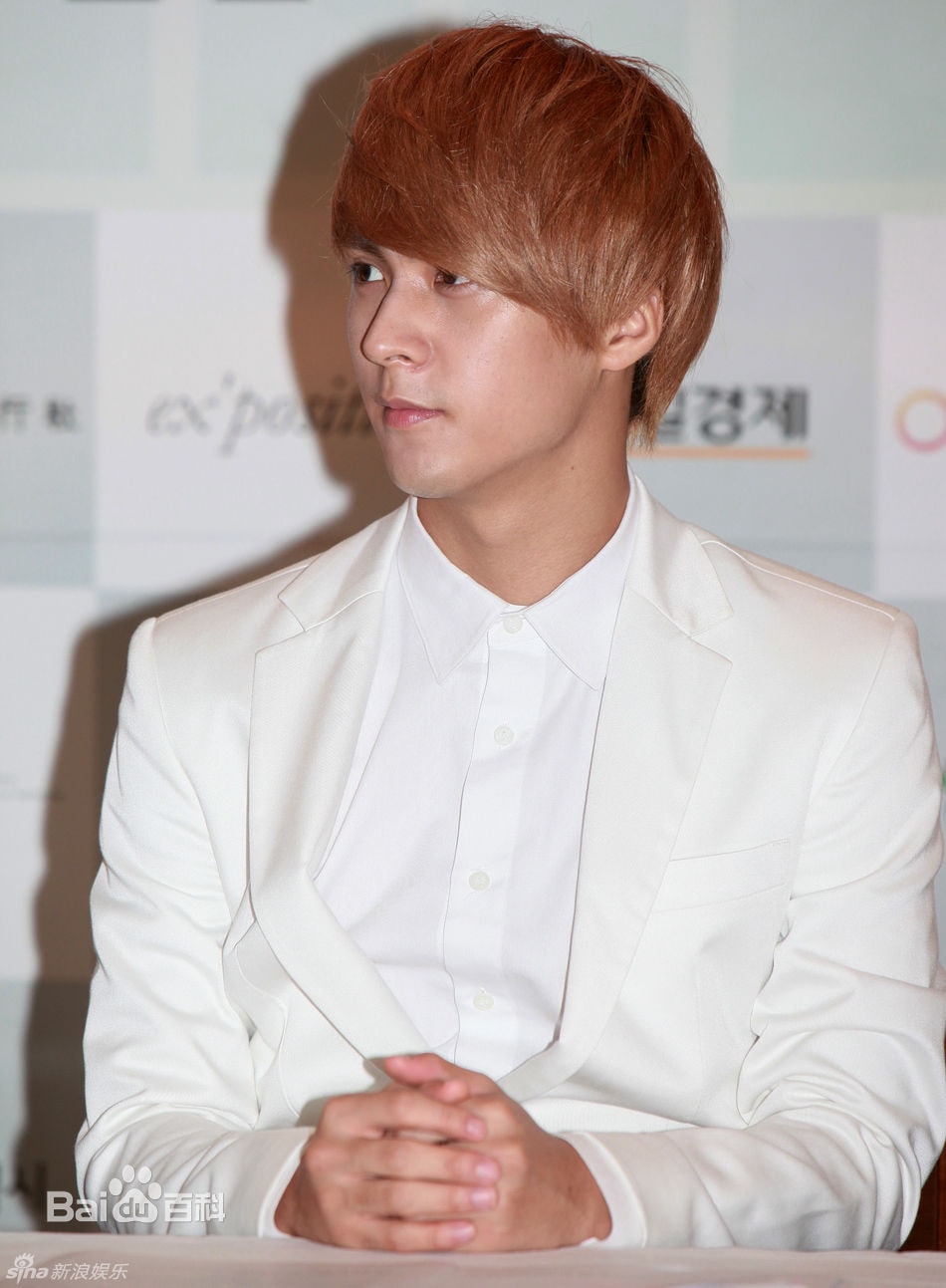 http://www.newswatch247.com/pics/star/pic/b39b5098612e64944844b84cdcc0d014.jpg