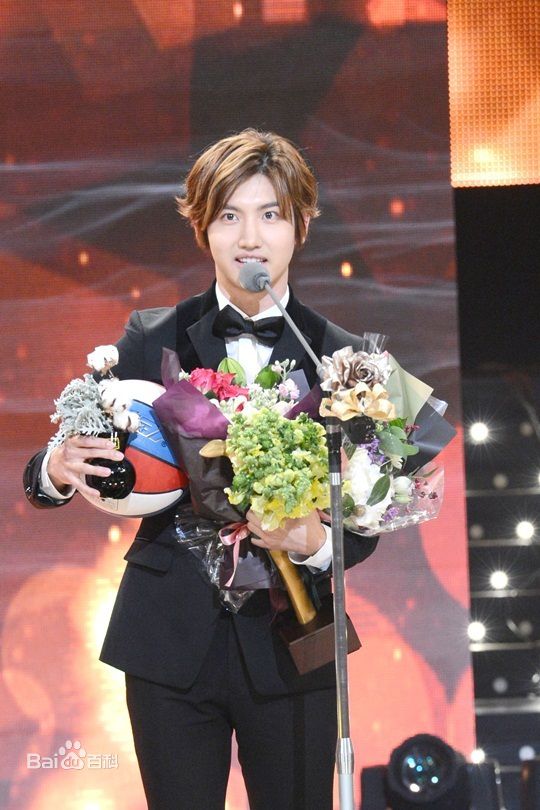 http://www.newswatch247.com/pics/star/pic/b456ab961229fbdaebc14c298d1a03bd.jpg