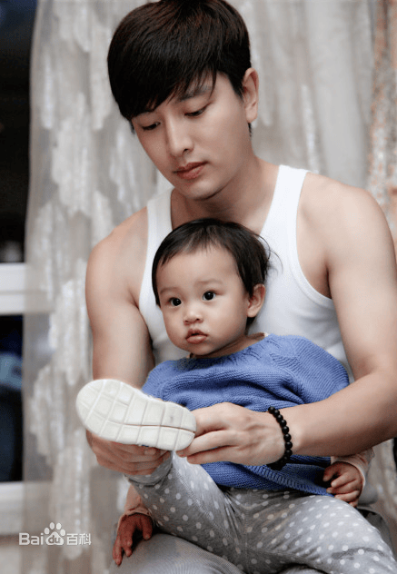 http://www.newswatch247.com/pics/star/pic/b50dcd5cb3c5923621c744f7ea019a32.jpg