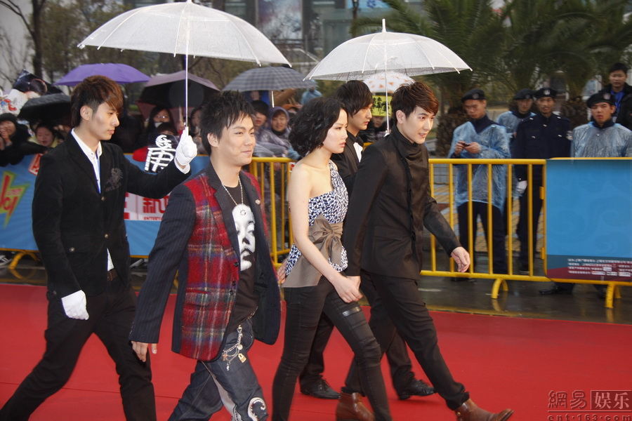 http://www.newswatch247.com/pics/star/pic/b66c270590cfa8f59a1a5c0e655c396c.jpg