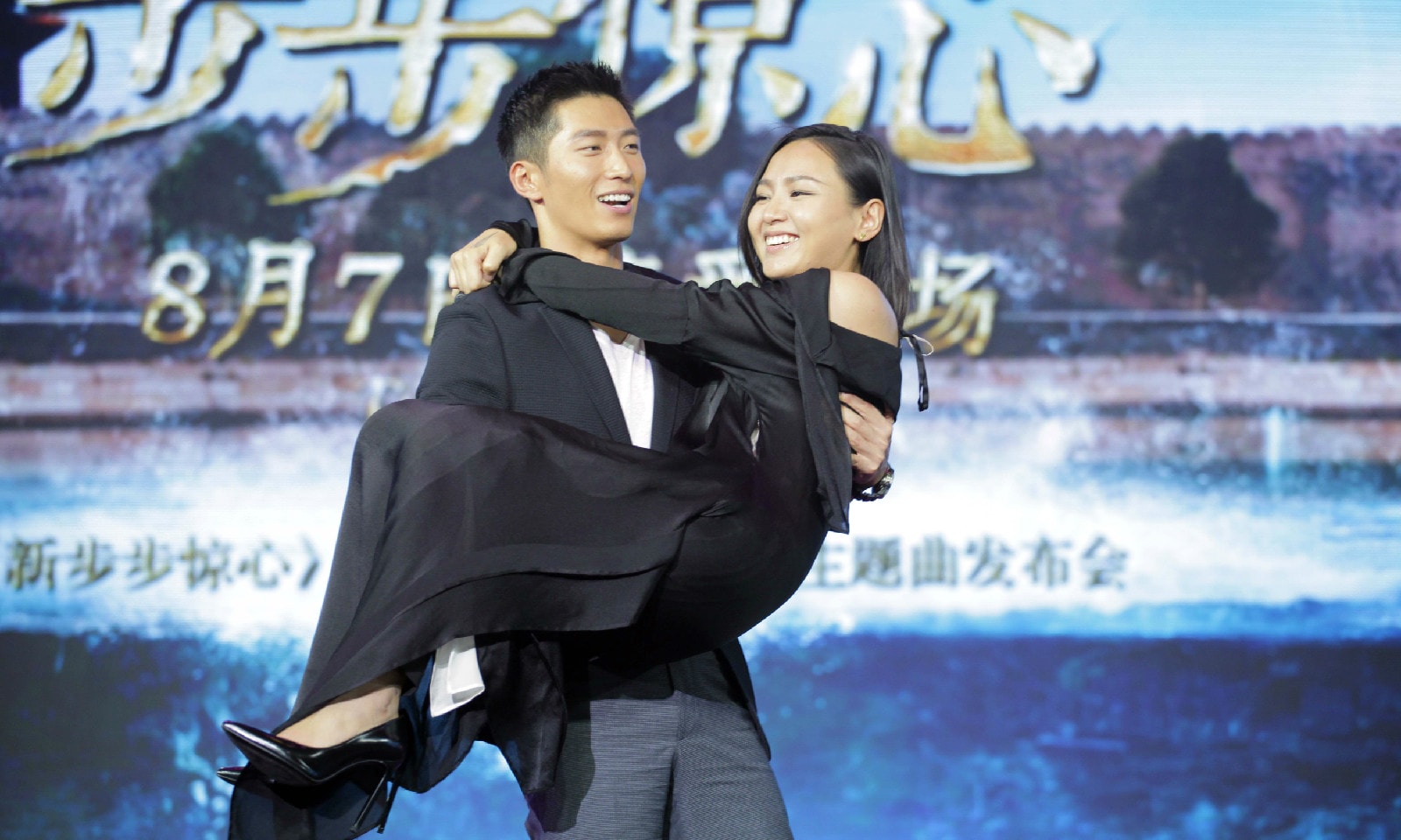 http://www.newswatch247.com/pics/star/pic/b673/cc4661ee76cacac886e888b807c1.jpg