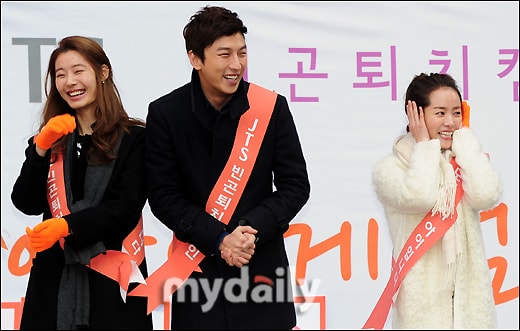 http://www.newswatch247.com/pics/star/pic/b73d9c3ce1d26309a725580a3fc005ef.jpg