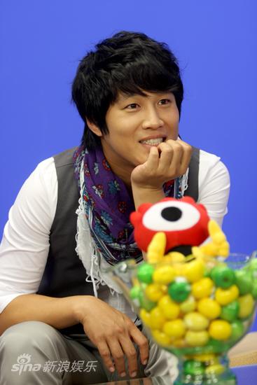 http://www.newswatch247.com/pics/star/pic/b7a1ec8b54a3b56085f092c5c3cdab3f.jpg