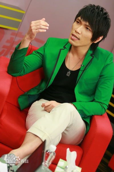 http://www.newswatch247.com/pics/star/pic/b8120d8d4b8ec83c1f8c1e7d8d7bd35a.jpg