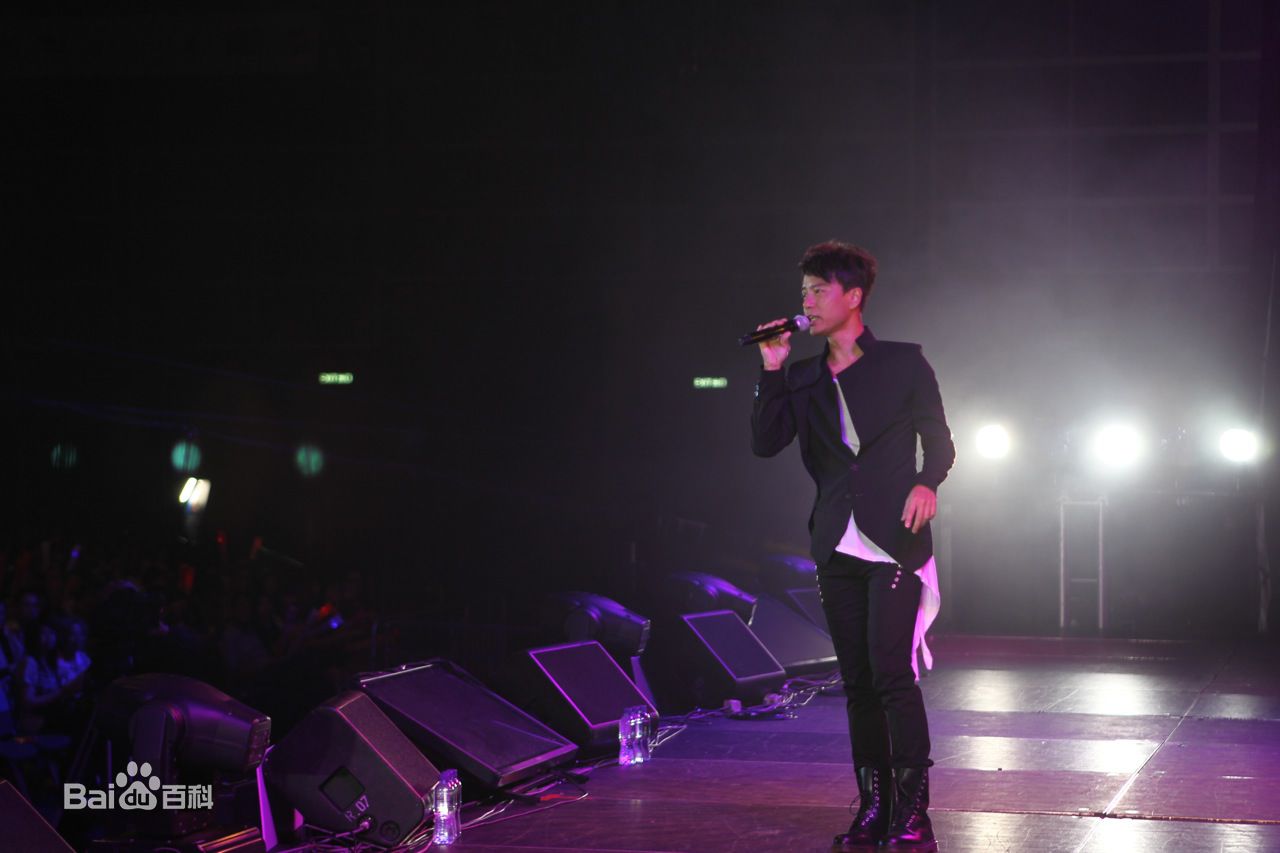 http://www.newswatch247.com/pics/star/pic/b91b267efa0acc5eb8edae5ac5e6ea15.jpg