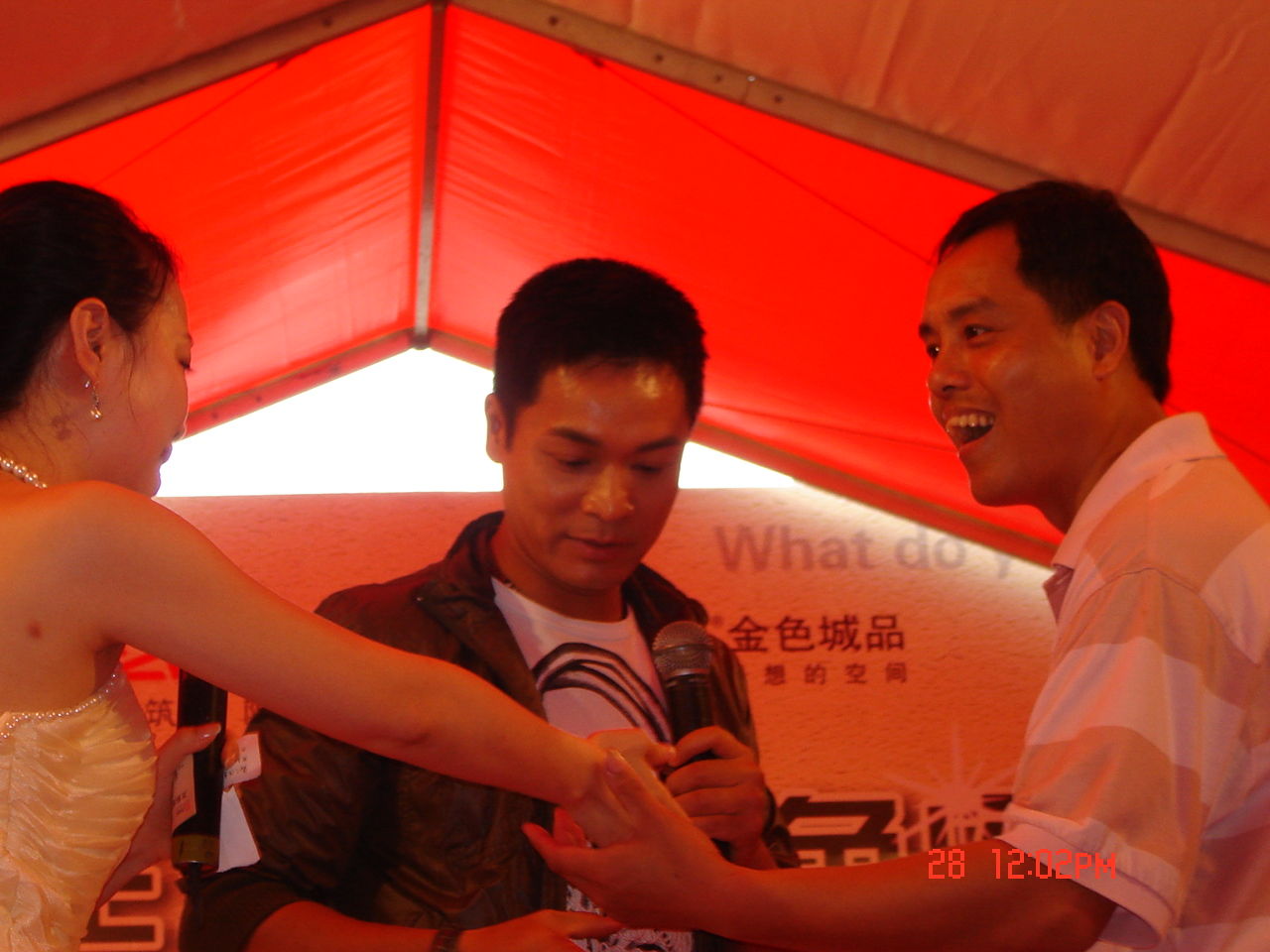 http://www.newswatch247.com/pics/star/pic/b96736546076f9b009b6936ce058fd83.jpg