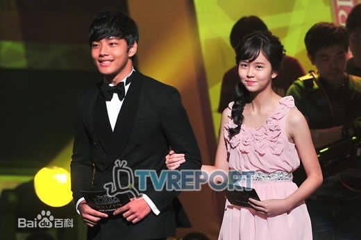 http://www.newswatch247.com/pics/star/pic/ba2eb74e24e1c4efc26e167f4344b93c.jpg