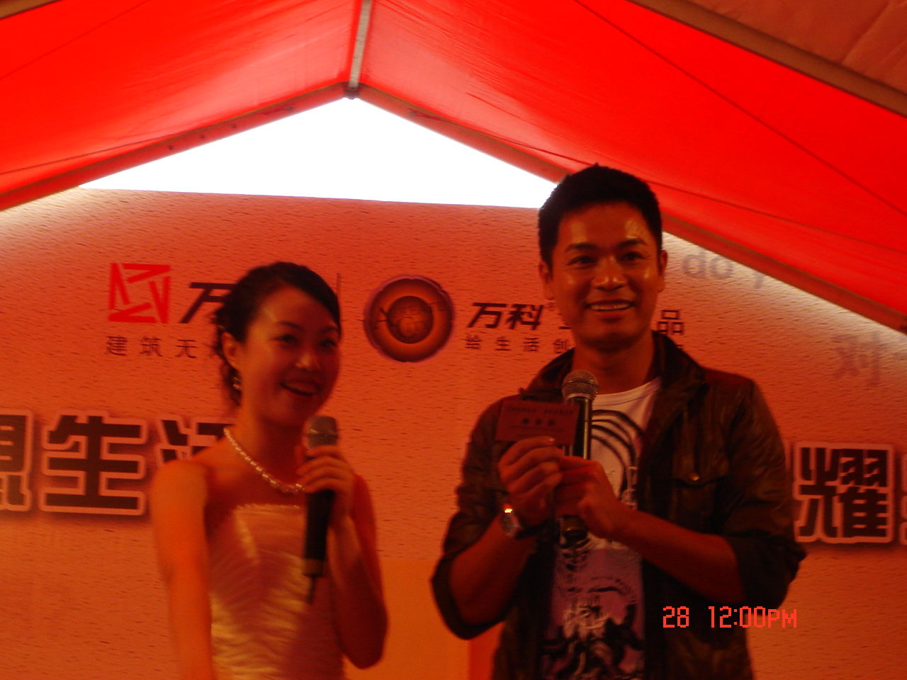 http://www.newswatch247.com/pics/star/pic/ba55485df561ef5f88c7f3dc1db85def.jpg