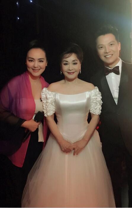 http://www.newswatch247.com/pics/star/pic/bb63/fa6c0a077f50198ef5cc1978e0df.jpg