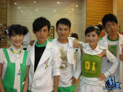 http://www.newswatch247.com/pics/star/pic/bba2fe40fd2894c67e677d9407a75ac6.jpg