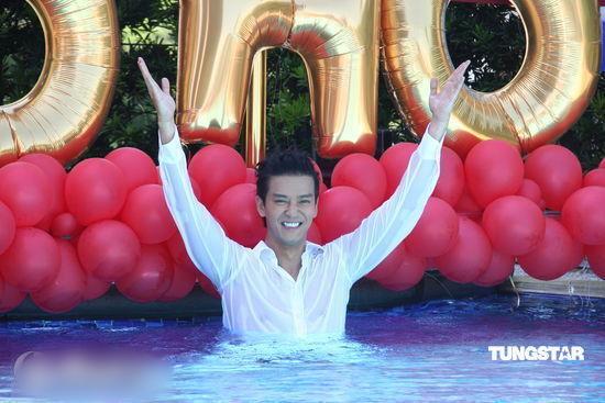 http://www.newswatch247.com/pics/star/pic/bc50bdb356d3fa1af20e054cc014879a.jpg