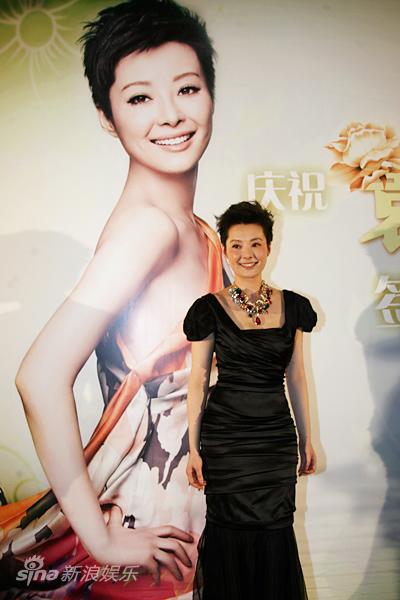 http://www.newswatch247.com/pics/star/pic/bd6e038d5b159aec76e65b3637e1634a.jpg