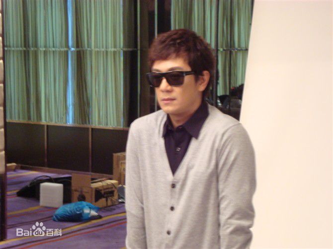 http://www.newswatch247.com/pics/star/pic/be28fcb8cd5cde363b58739379bd3a61.jpg