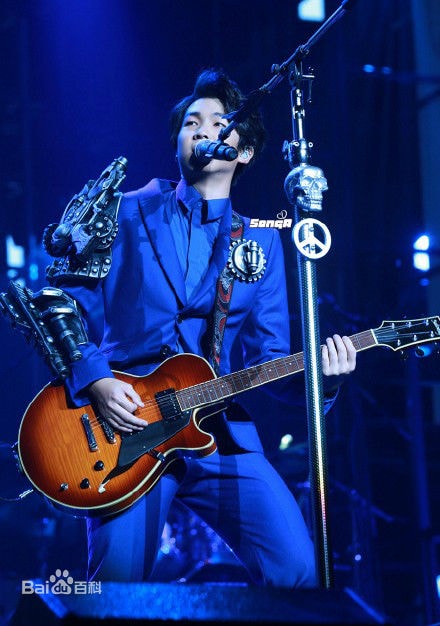 http://www.newswatch247.com/pics/star/pic/becc9e67aa1485ded075967f91878719.jpg