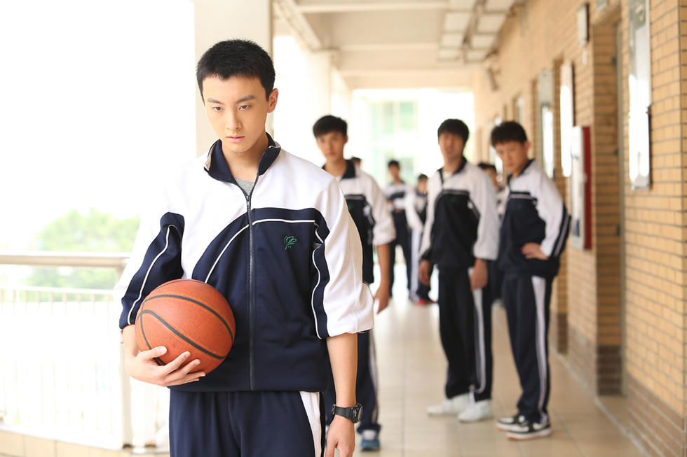 http://www.newswatch247.com/pics/star/pic/bee1/bcf437d932ba9ffe7469353b1841.jpg
