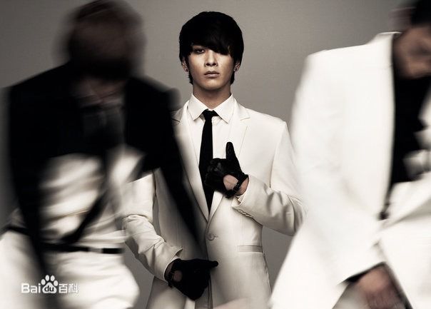 http://www.newswatch247.com/pics/star/pic/bee75a7b5c24283b8ad7348e87afe97e.jpg