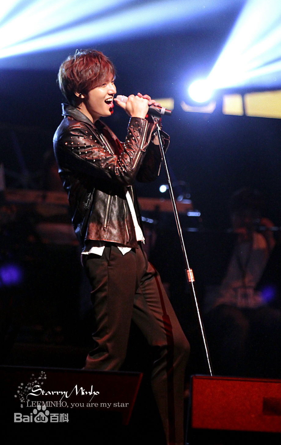 http://www.newswatch247.com/pics/star/pic/bef440292083bad228127b9c34220b87.jpg