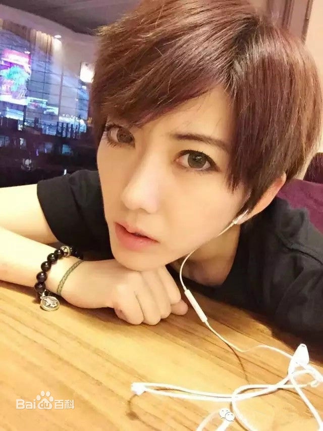 http://www.newswatch247.com/pics/star/pic/bf1a6409831c530bb7571a11d4a110aa.jpg