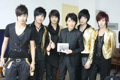 http://www.newswatch247.com/pics/star/pic/bf7e/5d5e2b196a29c5183e0e927b320e.jpg