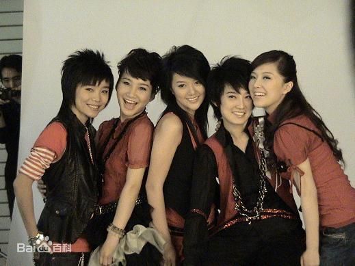 http://www.newswatch247.com/pics/star/pic/bf8f0a46d1a21a204a677bce3449417b.jpg
