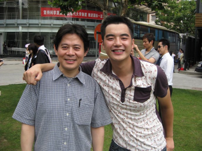 http://www.newswatch247.com/pics/star/pic/bffe/a535f714b087e8732588a62e775b.jpg