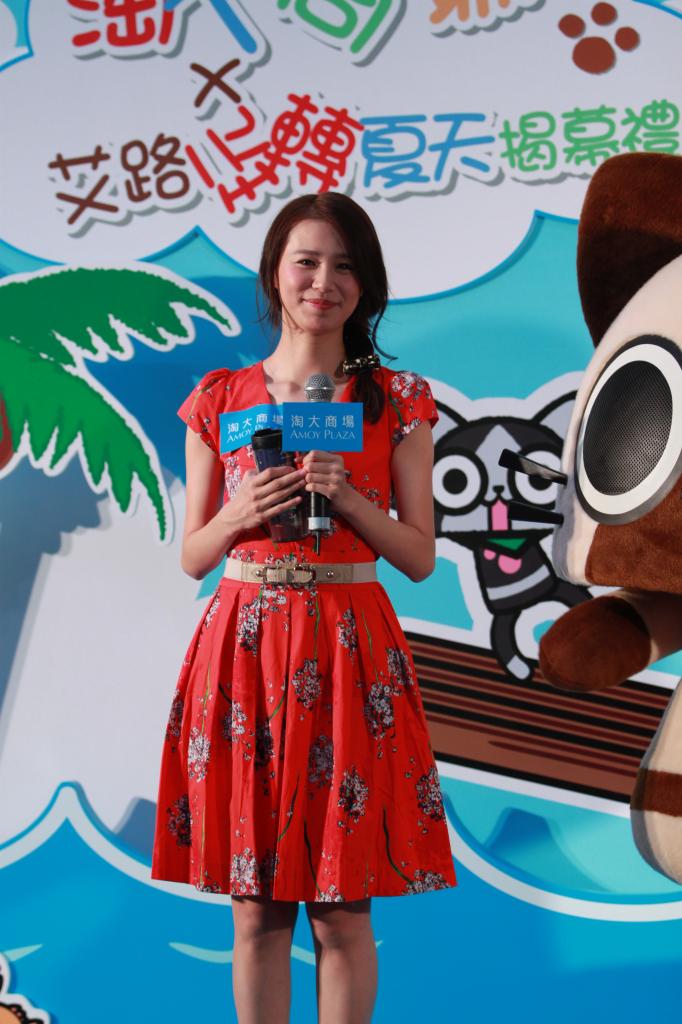 http://www.newswatch247.com/pics/star/pic/c10a/19e710733da701de1e0352630d86.jpg