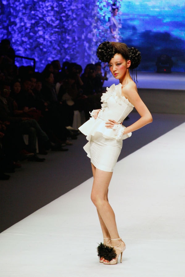 http://www.newswatch247.com/pics/star/pic/c29deba67520e168f9fba9777e66e871.jpg