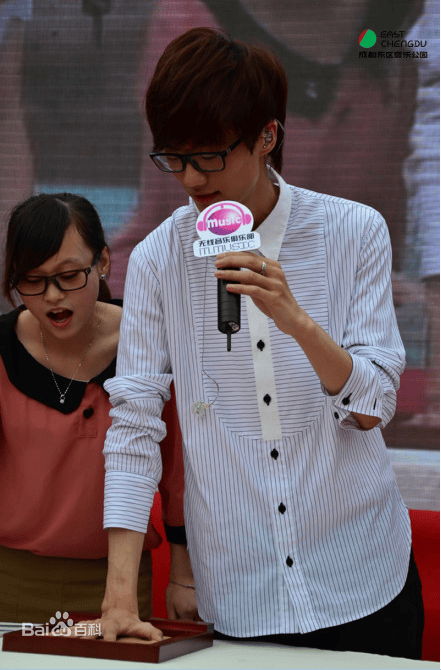 http://www.newswatch247.com/pics/star/pic/c485807c0960390d4ec6490e31f58950.jpg