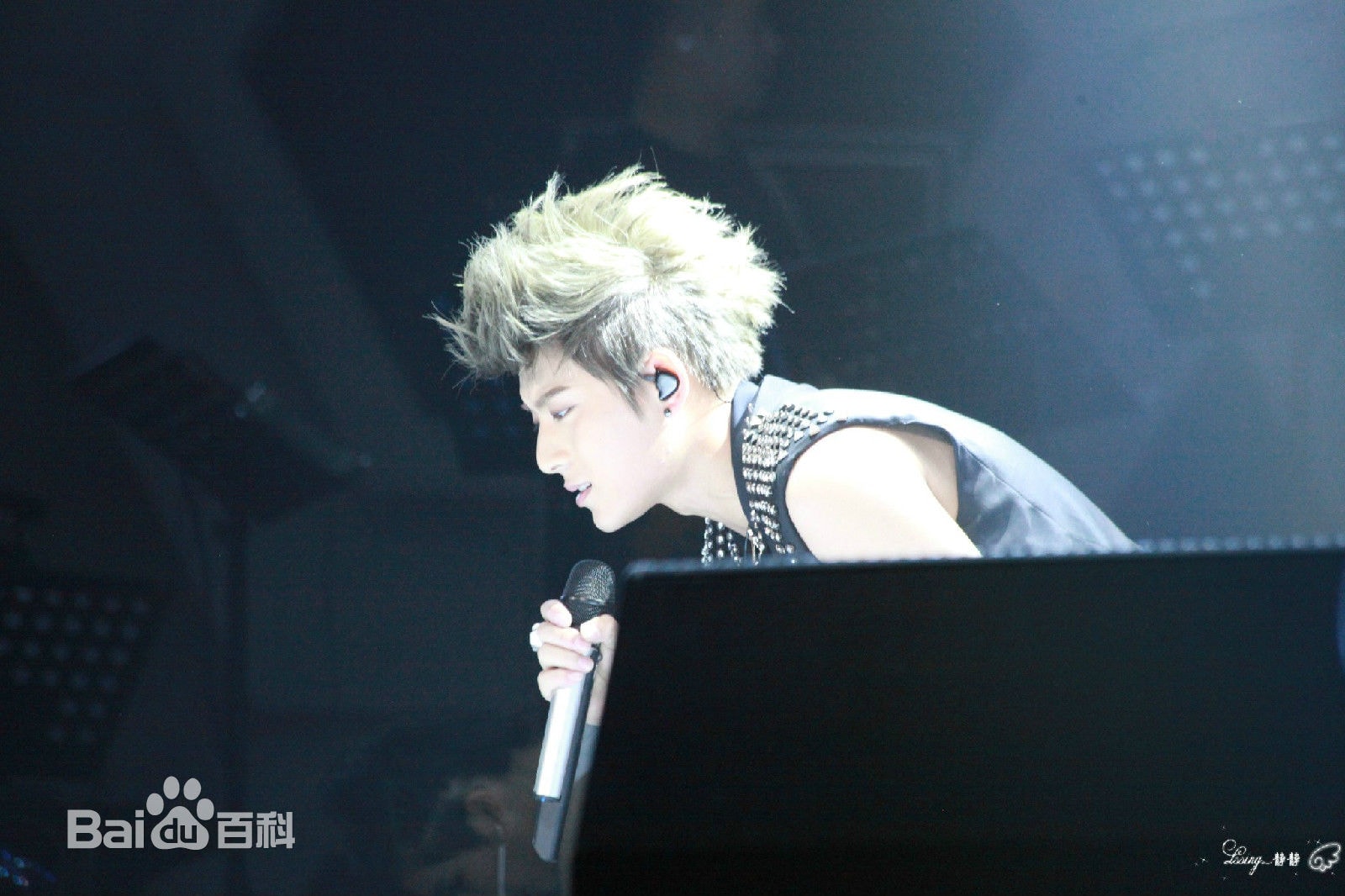 http://www.newswatch247.com/pics/star/pic/c48bc5acf1dd15e044263a004738c26e.jpg