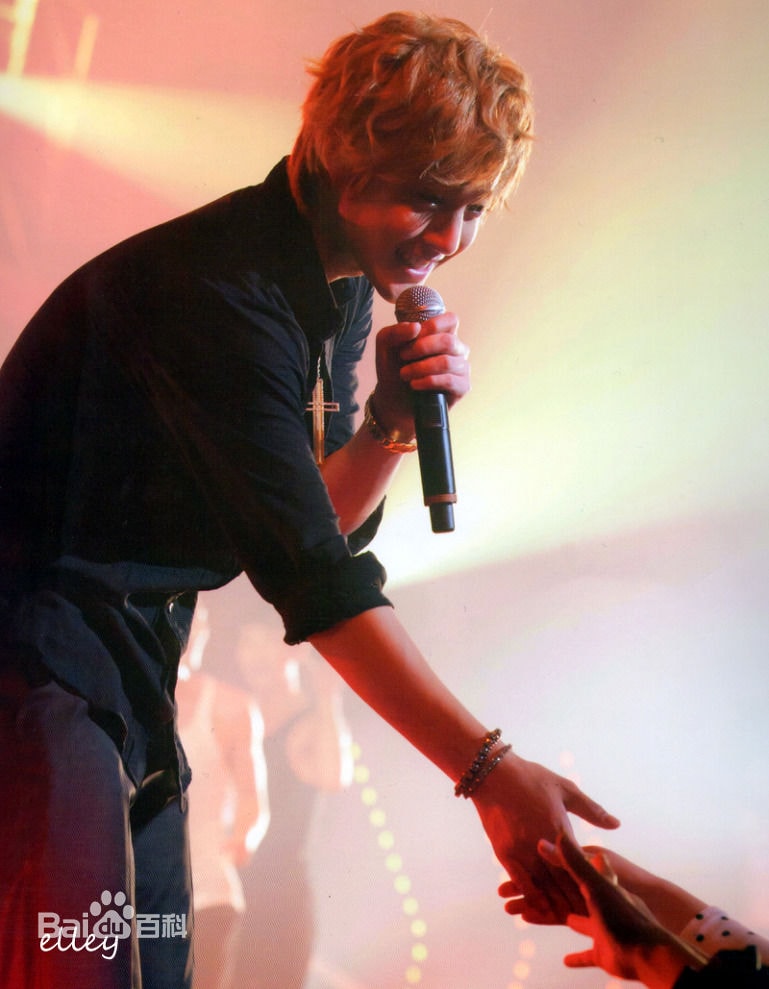 http://www.newswatch247.com/pics/star/pic/c577d990771dfc51ddf8aca8d7b383f1.jpg