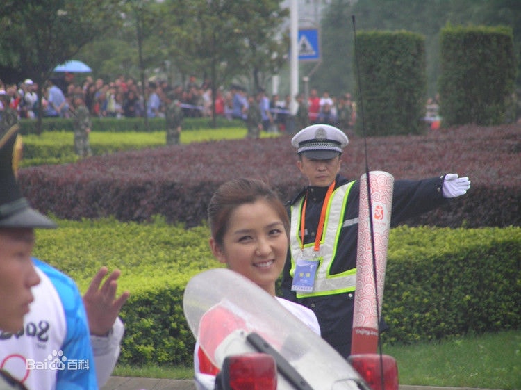 http://www.newswatch247.com/pics/star/pic/c5e24f0a69f078b5a6d8c35d4f8a929c.jpg