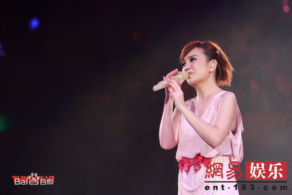 http://www.newswatch247.com/pics/star/pic/c5f5d8959a6c688ba10cea582d538250.jpg
