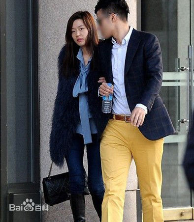 http://www.newswatch247.com/pics/star/pic/c68e5e52b363db4160472a780476781e.jpg