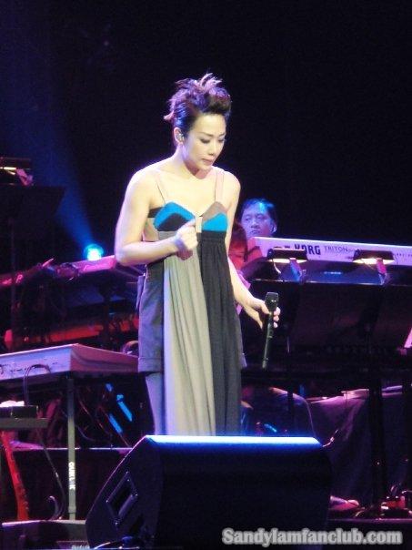 http://www.newswatch247.com/pics/star/pic/c6b14ed66f950c8e964e6885c3c24bcd.jpg