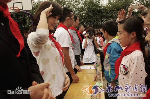 http://www.newswatch247.com/pics/star/pic/c9d5dbcd8646d01270607a21c9c26bb4.jpg