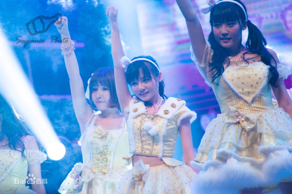http://www.newswatch247.com/pics/star/pic/ca44ddc48341cb1a3391c3d176566cf3.jpg