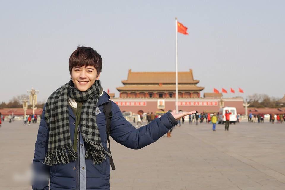 http://www.newswatch247.com/pics/star/pic/ccdd7ecc2bb53500f6019f9a154e2a1a.jpg