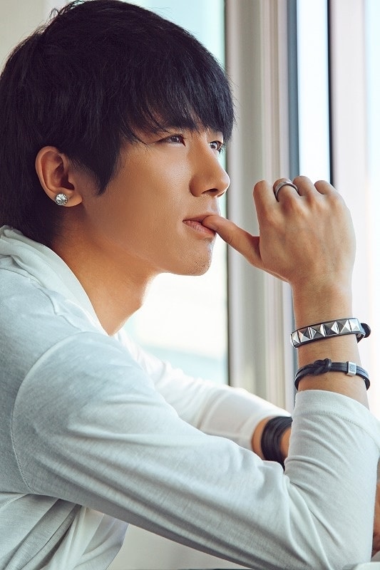 http://www.newswatch247.com/pics/star/pic/cd34307a0cc8cf4eaae8e81ad392cff4.jpg