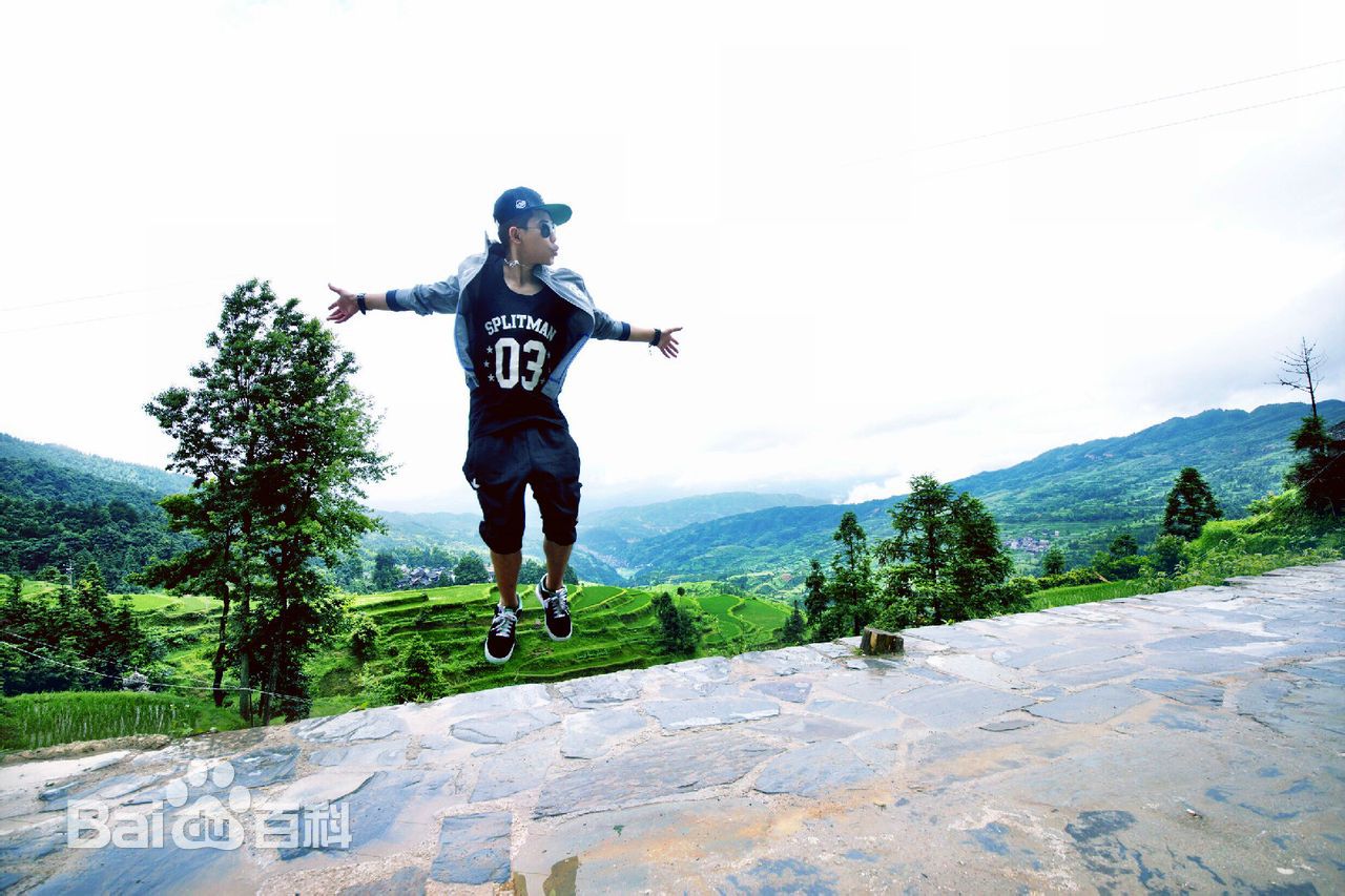 http://www.newswatch247.com/pics/star/pic/cda051d96ce24807cc8779ce3ac7882f.jpg