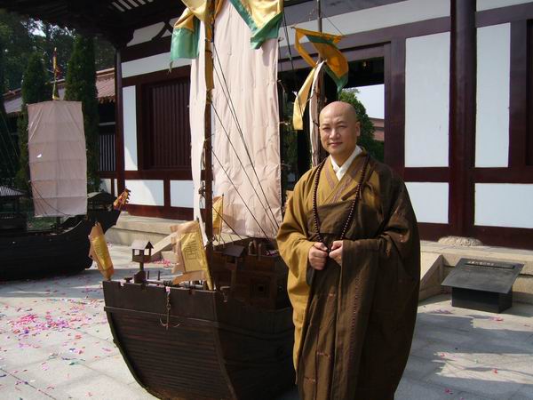 http://www.newswatch247.com/pics/star/pic/ce53cea894d3482b98bd6d2bb083de1a.jpg