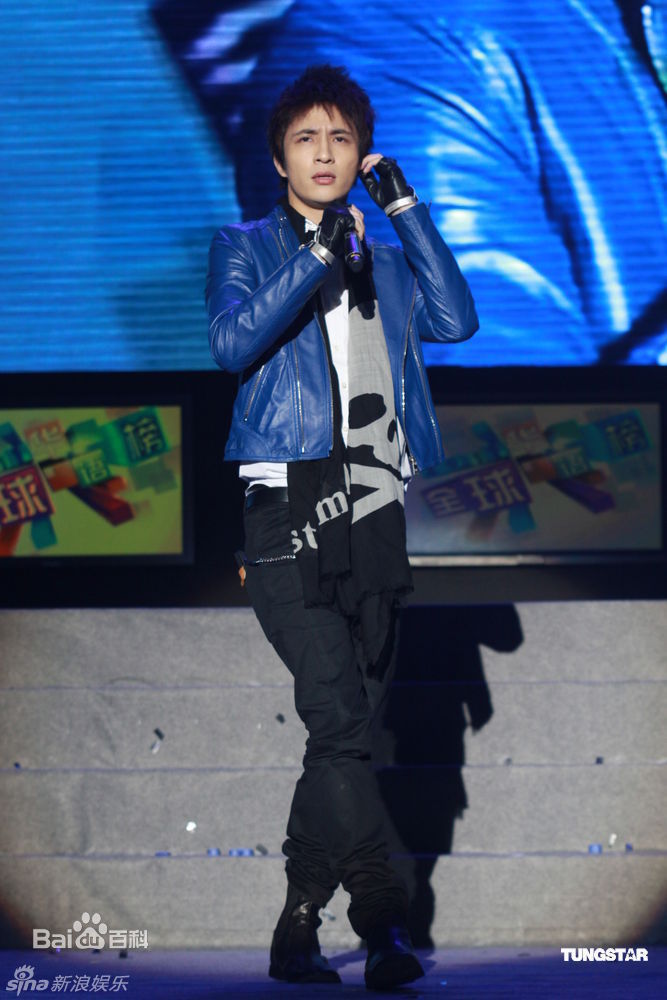 http://www.newswatch247.com/pics/star/pic/ceab090228dffe13314858a4ba7a7fb2.jpg