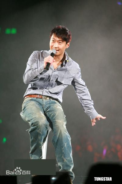 http://www.newswatch247.com/pics/star/pic/cee60fe074a19cc6a01f57bae06e66b1.jpg
