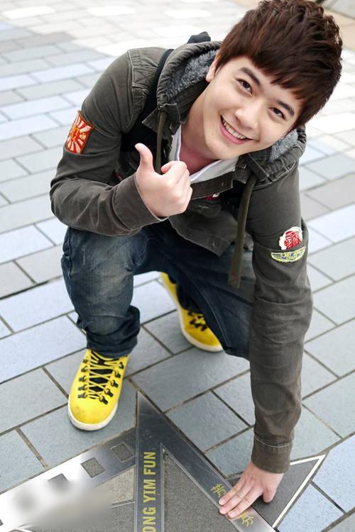 http://www.newswatch247.com/pics/star/pic/cf2ba39f04a564b4b386eaf68d0ea47e.jpg