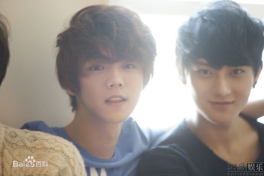 http://www.newswatch247.com/pics/star/pic/cf935310189adb0186ead5d57f7f423b.jpg