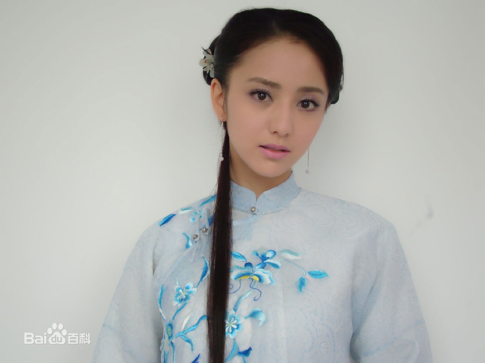 http://www.newswatch247.com/pics/star/pic/d13aac03330d08805ac679c9b8508d6a.jpg