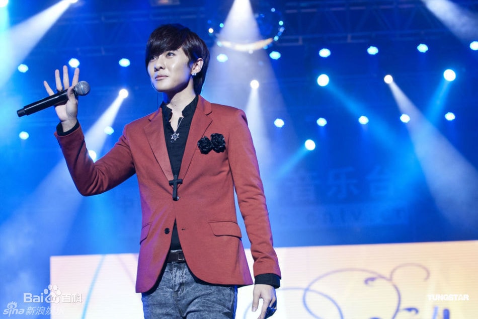 http://www.newswatch247.com/pics/star/pic/d1c2e22f9ce3f7516f2086f15b155a98.jpg