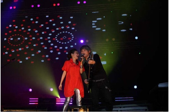 http://www.newswatch247.com/pics/star/pic/d21c/9425b2ae605b276eaf00b37db98d.jpg